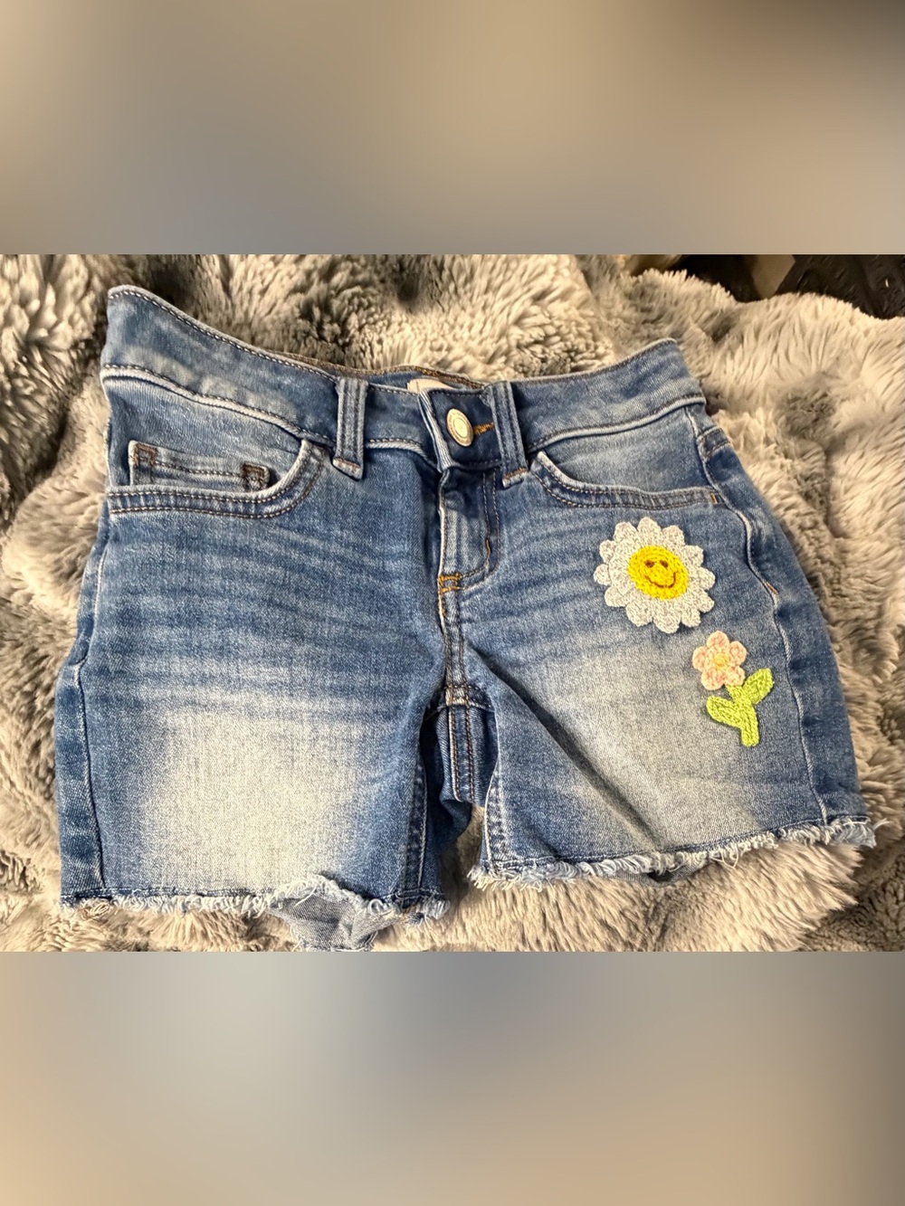SO Girls Blue Denim Cutoff Shorts with Smiley Daisy Crocheted Patch Size 7 $15